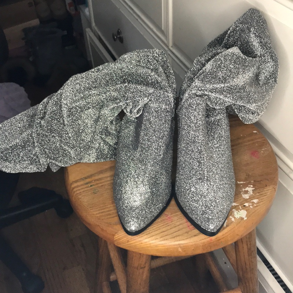 Mini heel boots